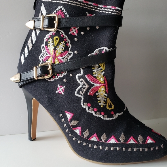 Boho Embroidered booties - Picture 2 of 8
